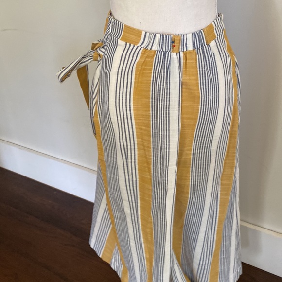 Maeve by anthropology size 10 faux wrap skirt - Picture 3 of 3
